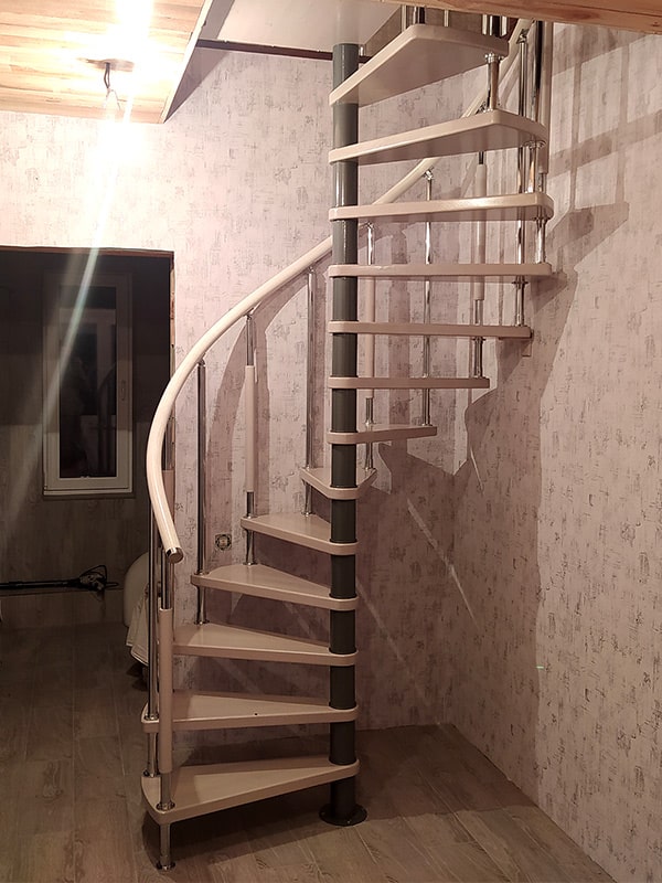 Винтовая лестница Латина